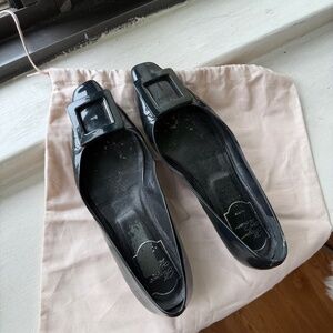 Roger vivier black flats